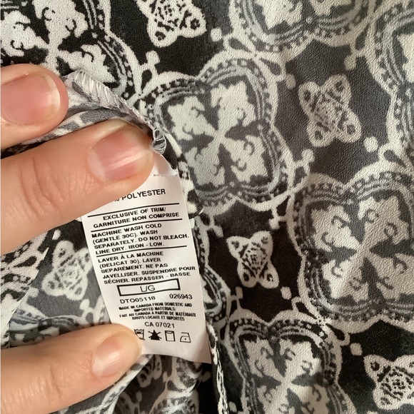 🍉Ripe blouse, L, notch at collar, white, lt & dk grey, EUC - Picture 6 of 6